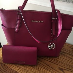 Michael Kors tote handbag and matching wallet